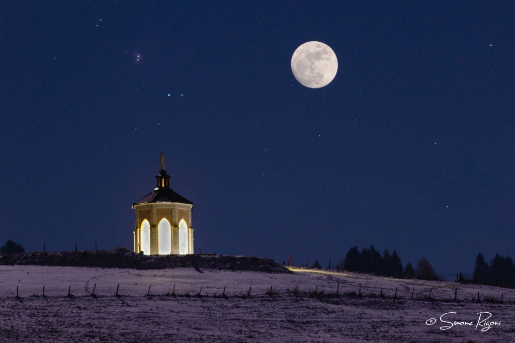 SIM_8476 Sacello di Gallio in una notte di luna piena